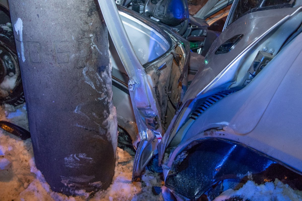 Второй мужчина, который находился в Daewoo Nexia, получил тяжелые травмы