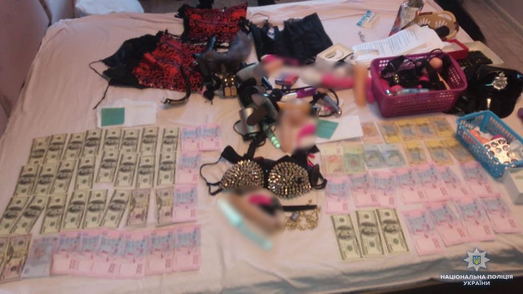 Онлайн-порностудии