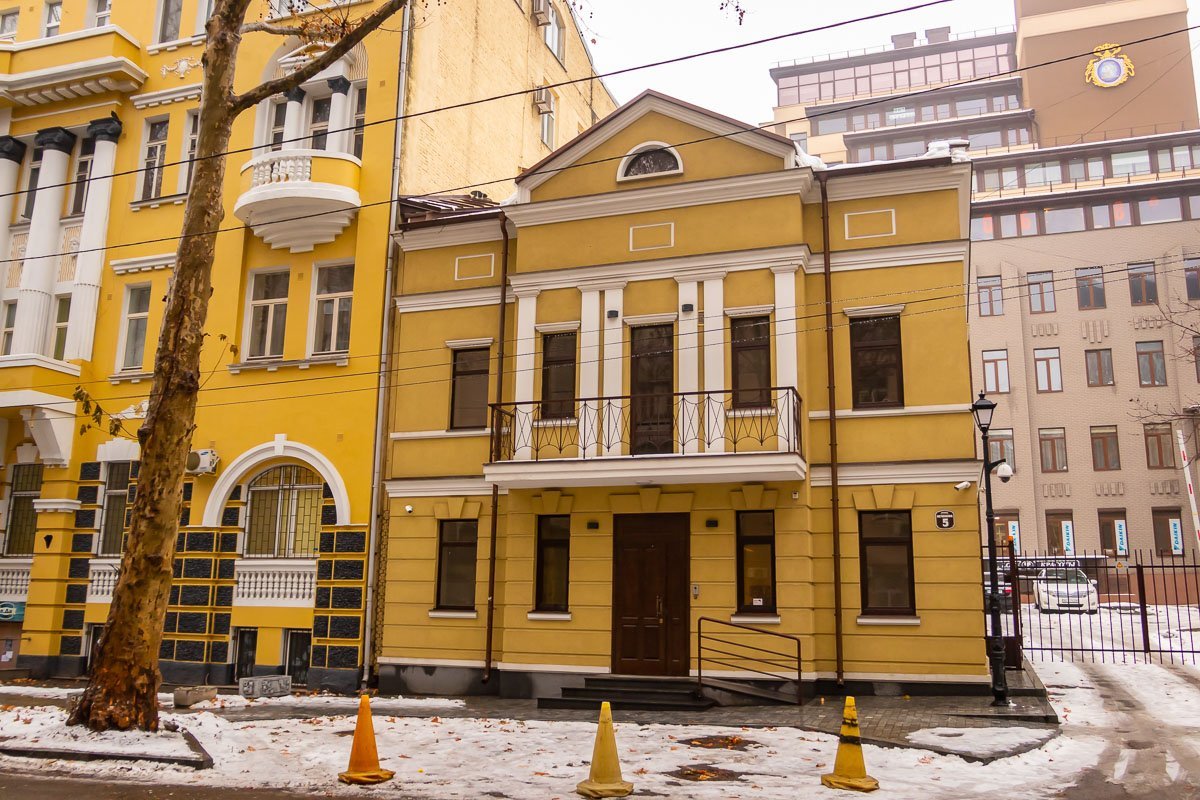 Теперь он немного наряднее Теперь он немного наряднее