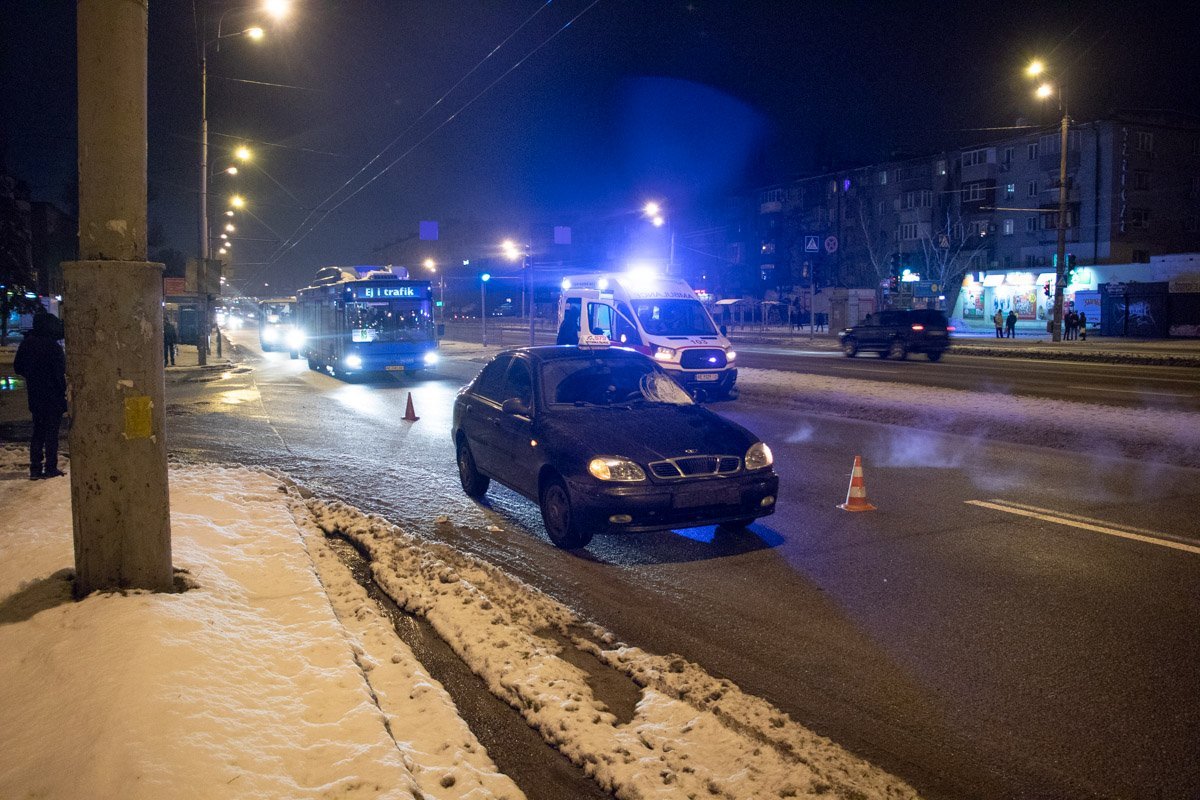 В Днепре на Слобожанском проспекте таксист сбил пешехода