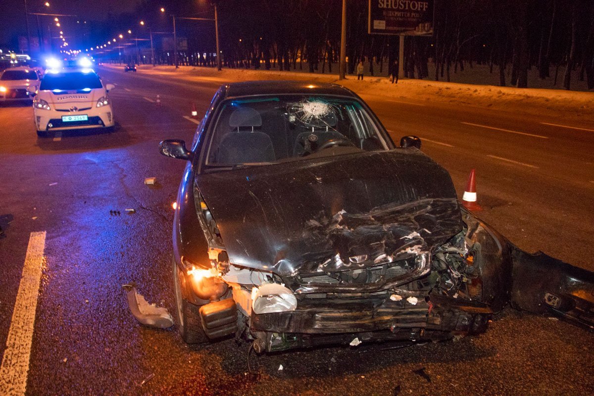 в Днепре на проспекте Богдана Хмельницкого не поделили дорогу Range Rover и Daewoo Nubira в Днепре на проспекте Богдана Хмельницкого не поделили дорогу Range Rover и Daewoo Nubira