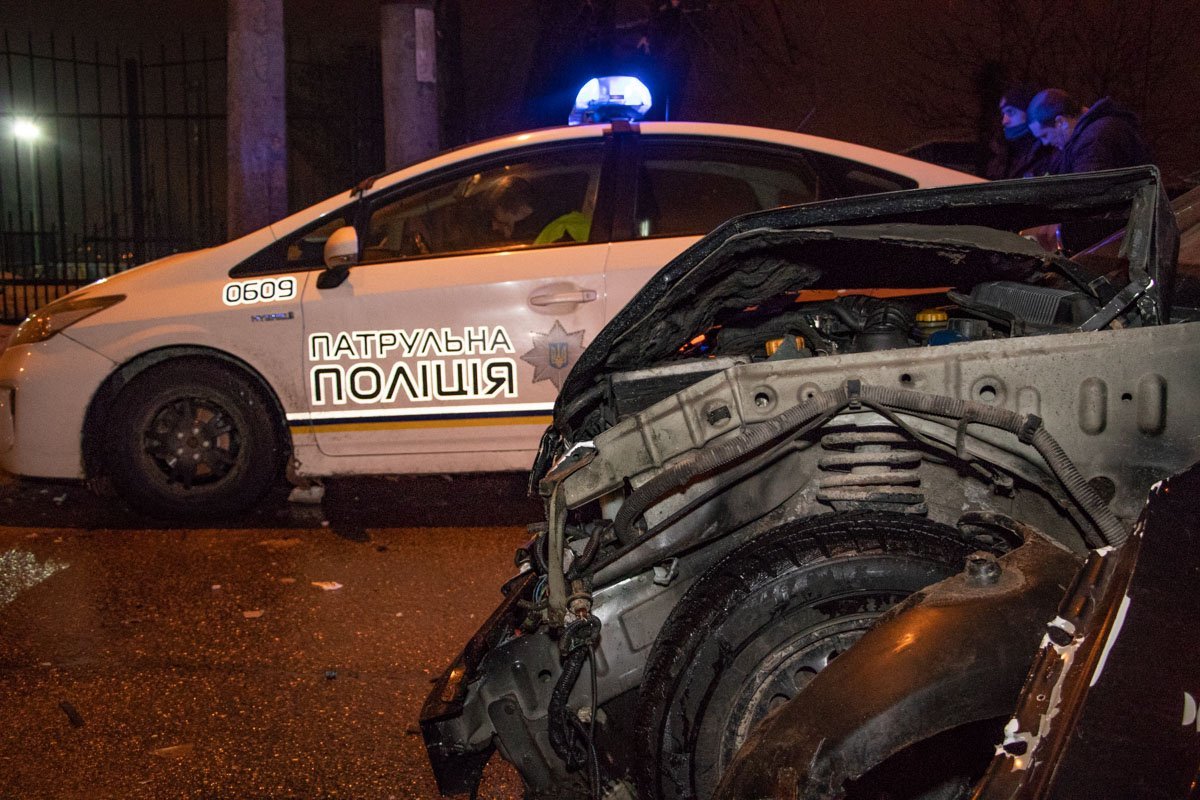 На месте работают сотрудники патрульной полиции На месте работают сотрудники патрульной полиции