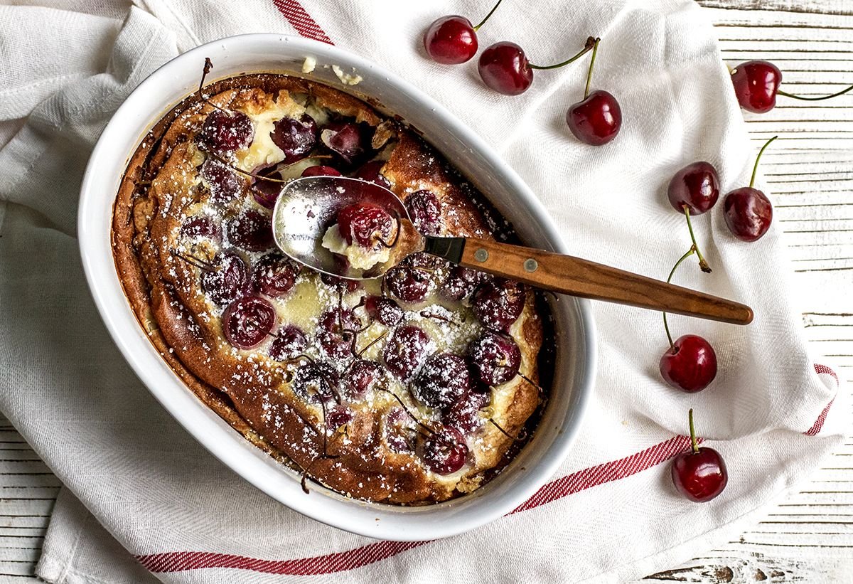 Полезные и вкусные рецепты: как приготовить клафути с вишней и ванилью 1