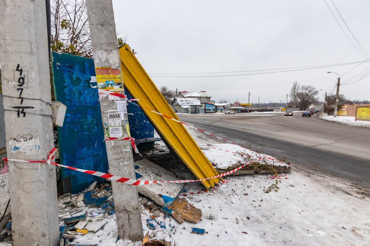 Остановка расположена прямиком на съезде с Самарского моста Остановка расположена прямиком на съезде с Самарского моста