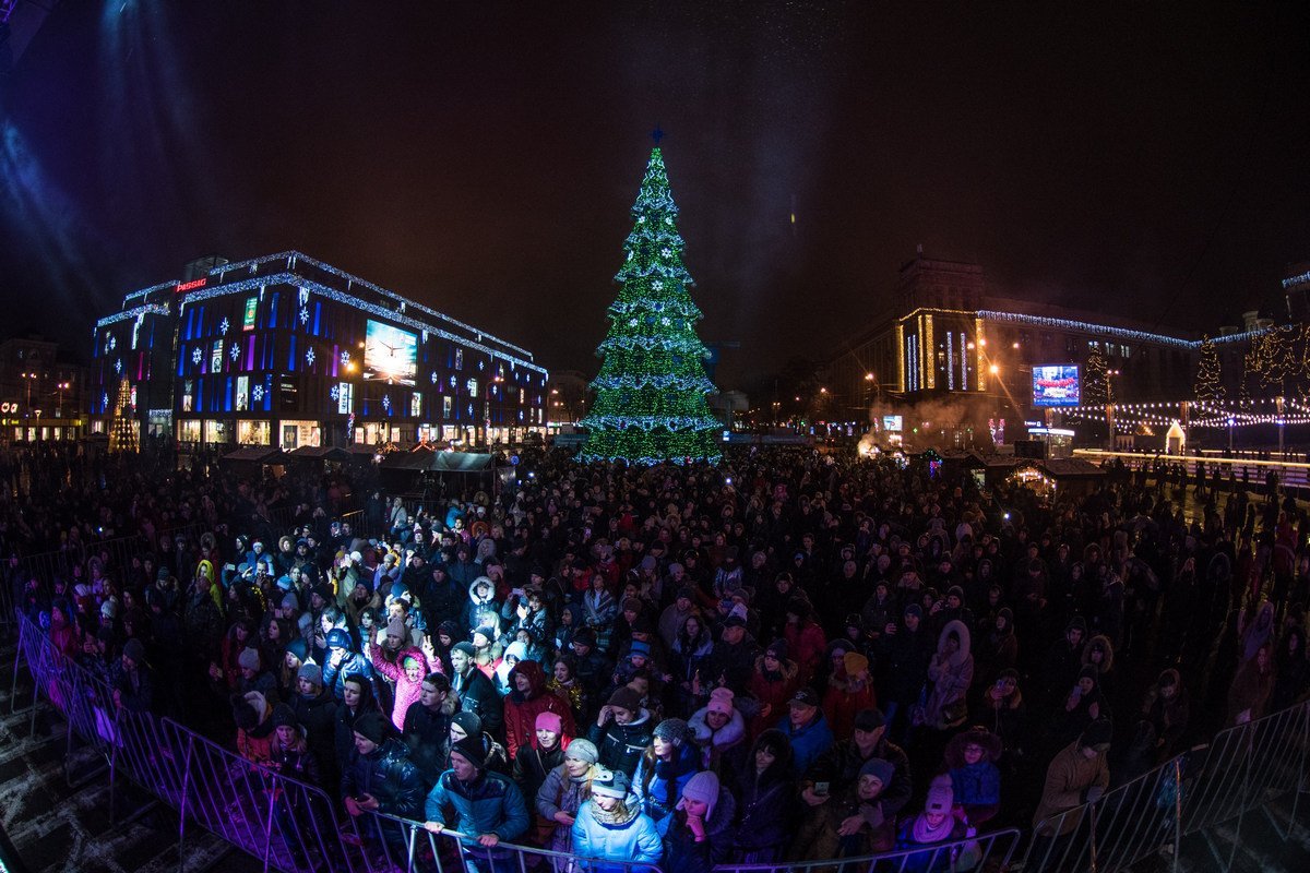 Главная елка Днепра выглядит невероятно