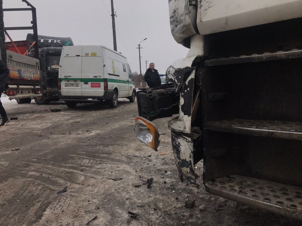 На Днепросталевской - ДТП с участием инкассаторского авто На Днепросталевской - ДТП с участием инкассаторского авто