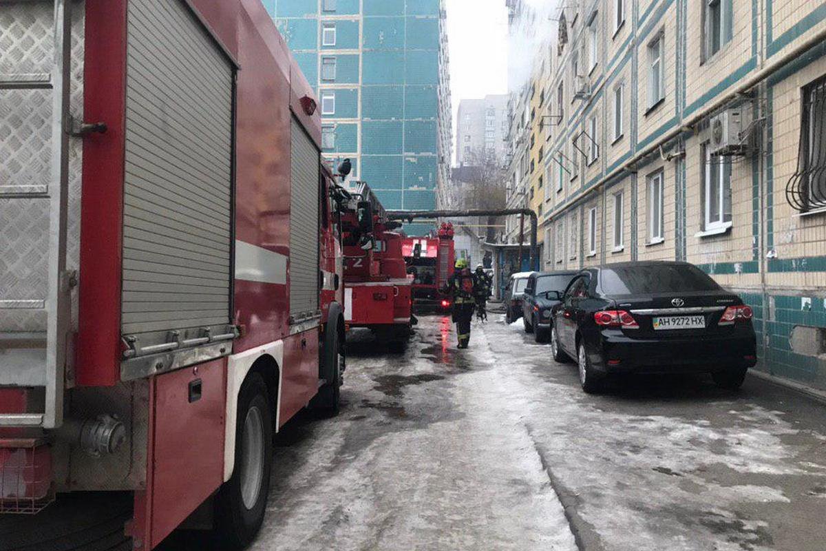 На месте работали 1-я и 2-я пожарно-спасательные части, а также звено ГЗДС