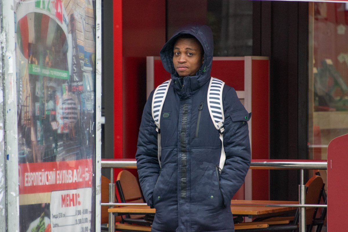 Извини, парень, работа у нас такая