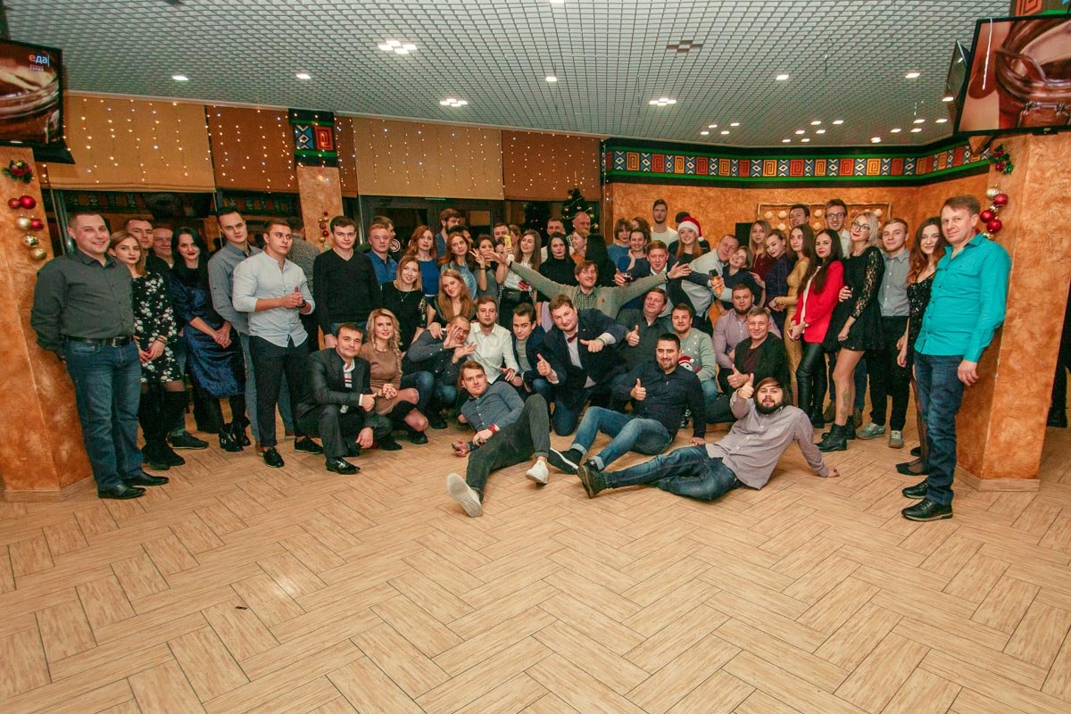 Дружная семья Информатора поздравляет вас с Новым годом