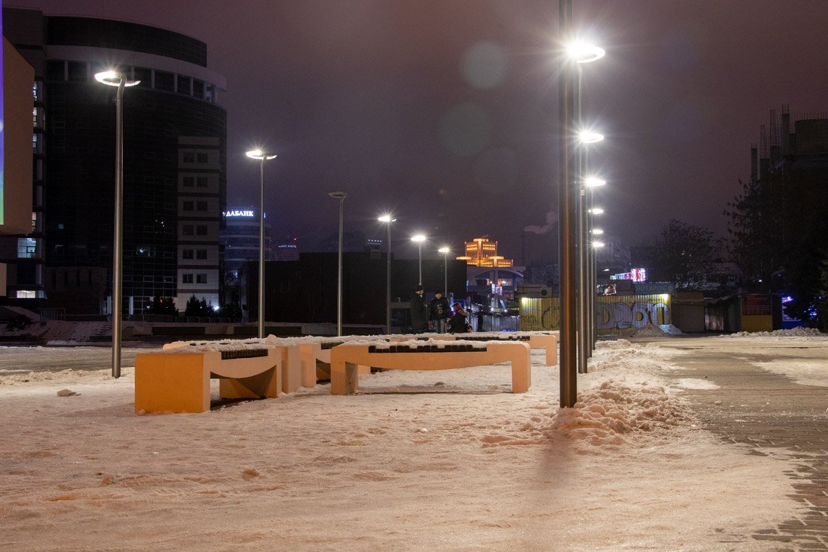 Уже слышны первые взрывы салютов