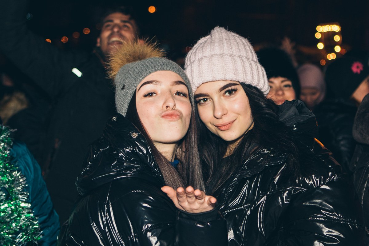 Мороз и пронизывающие ветер ничуть не испортили настроение жителям Днепра