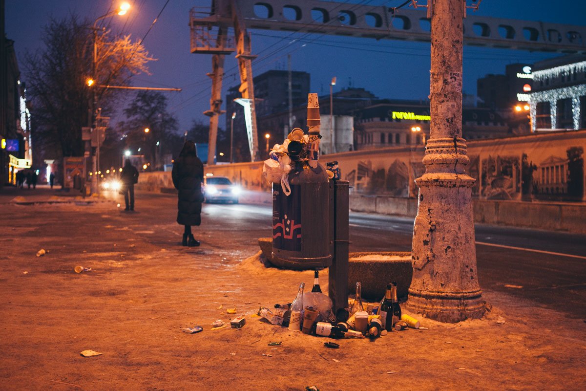 Новый год зашел, а мусор остался