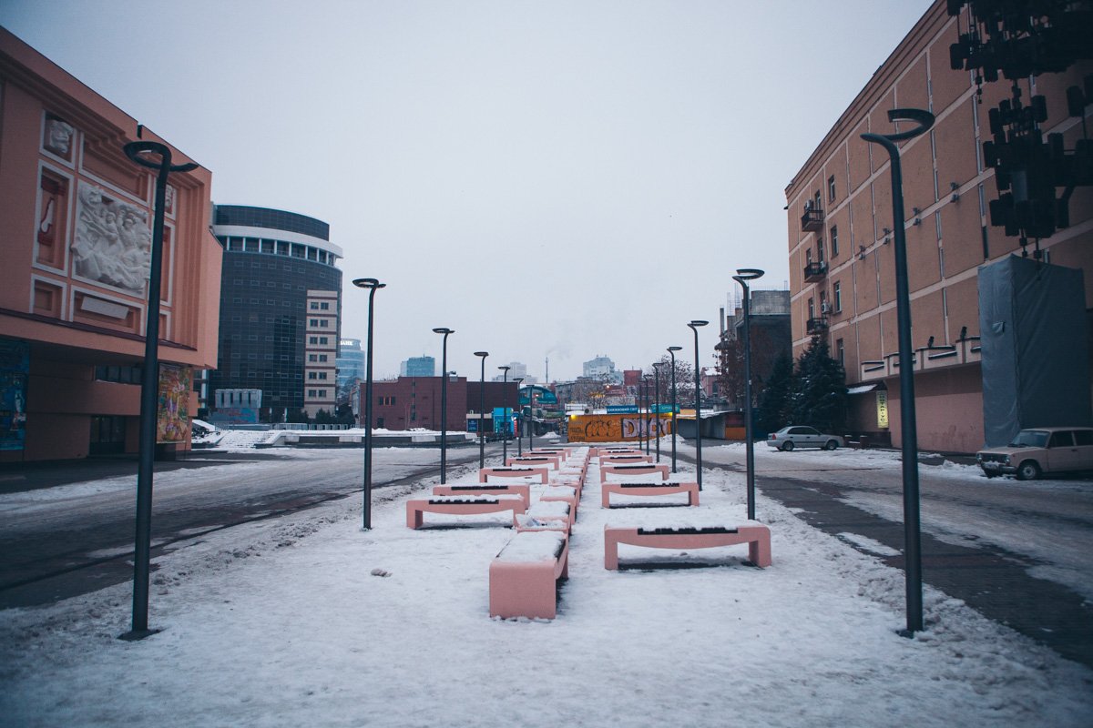 Бульвар никогда не был так пуст, как в это утро Бульвар никогда не был так пуст, как в это утро