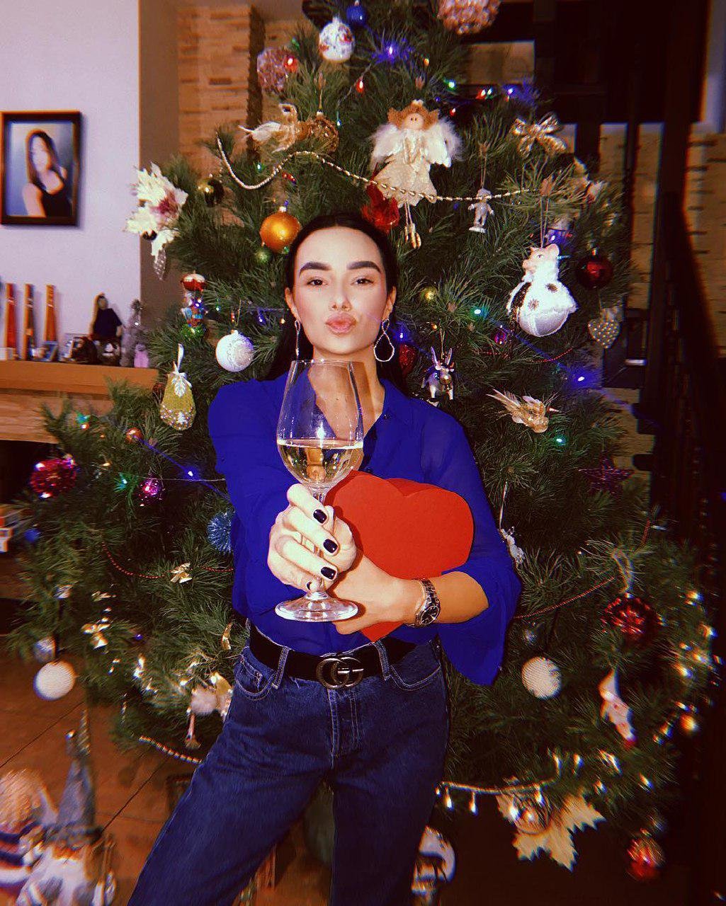 Поднимем бокалы. Фото: ganchuknastya