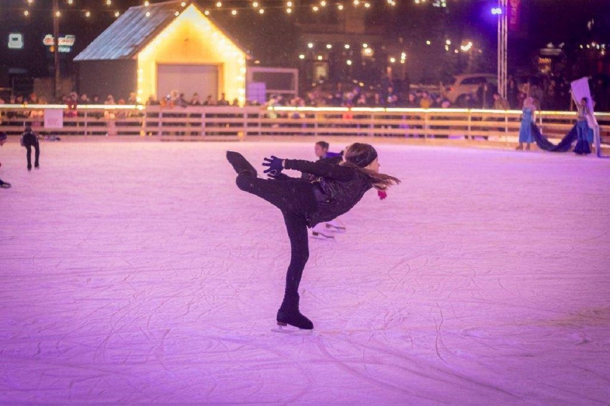 Каток под открытым небом в Днепре 