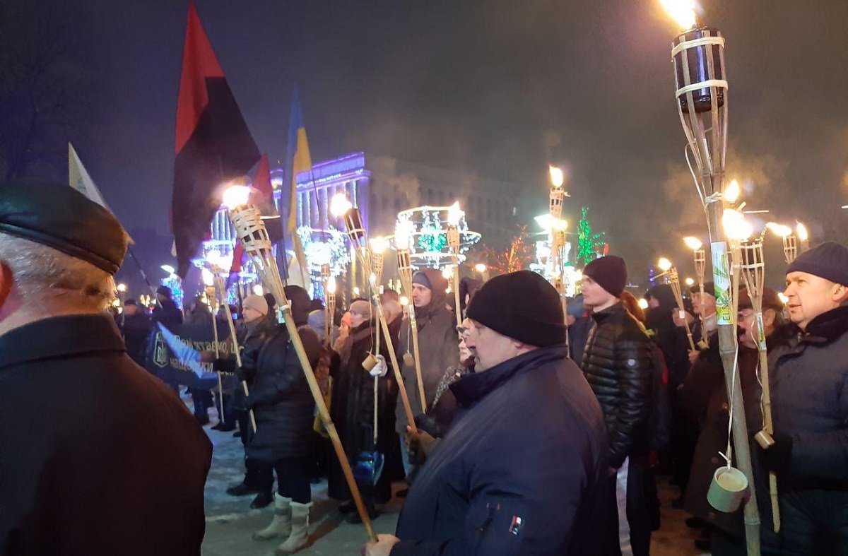 По Днепру идут люди с факелами: что происходит По Днепру идут люди с факелами: что происходит