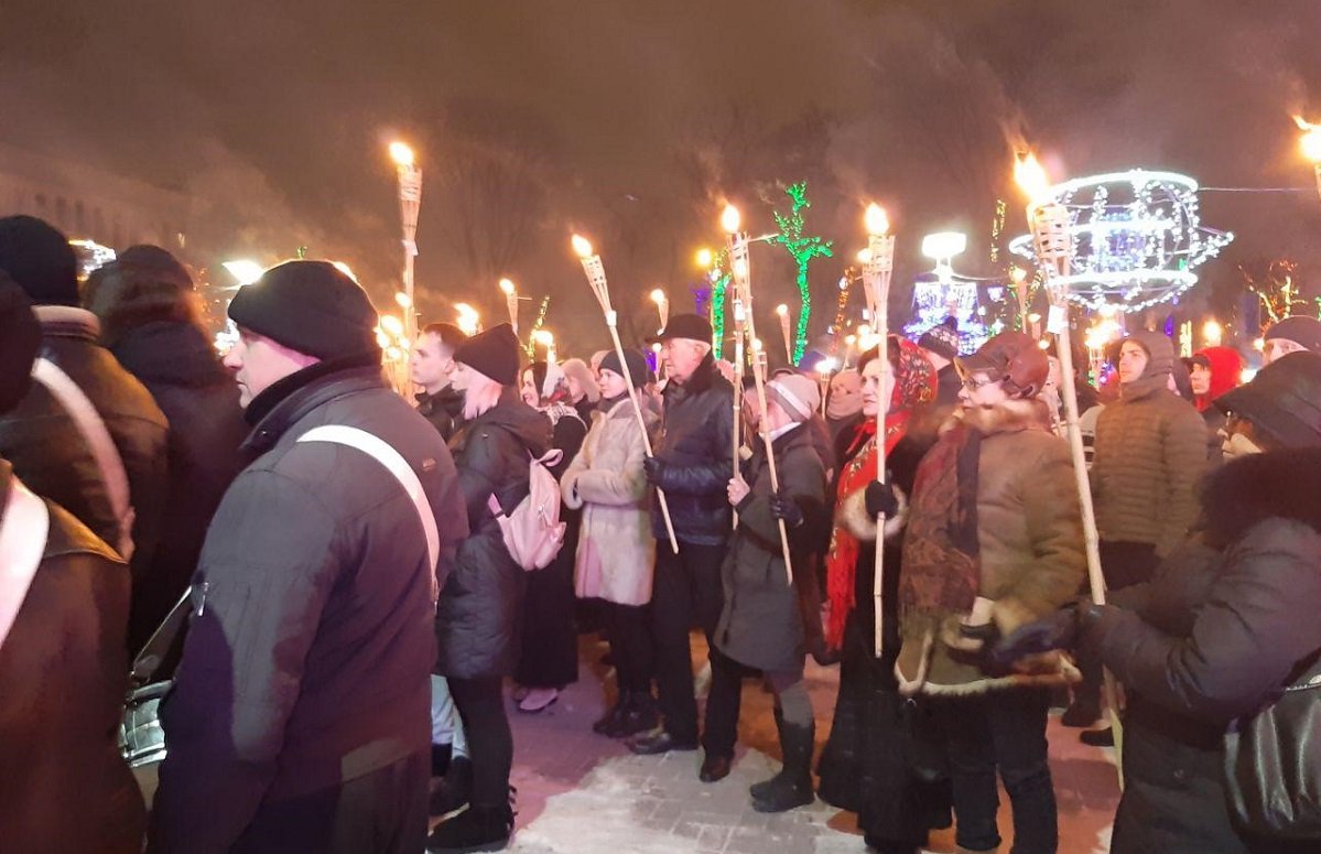 Патриоты пройдут от Парка и закончат мероприятие у памятника молодому Шевченко Патриоты пройдут от Парка и закончат мероприятие у памятника молодому Шевченко