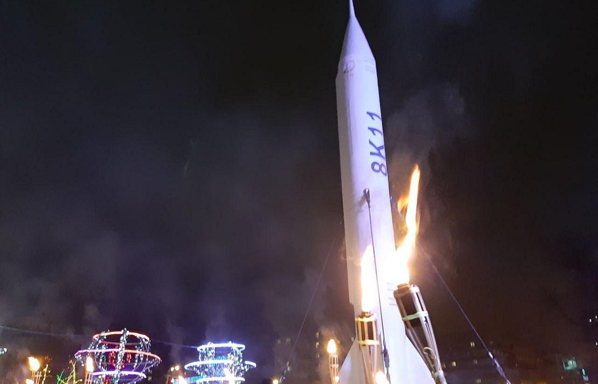 Там активисты вместе споют Марш Новой Армии и Гимн Украины Там активисты вместе споют Марш Новой Армии и Гимн Украины