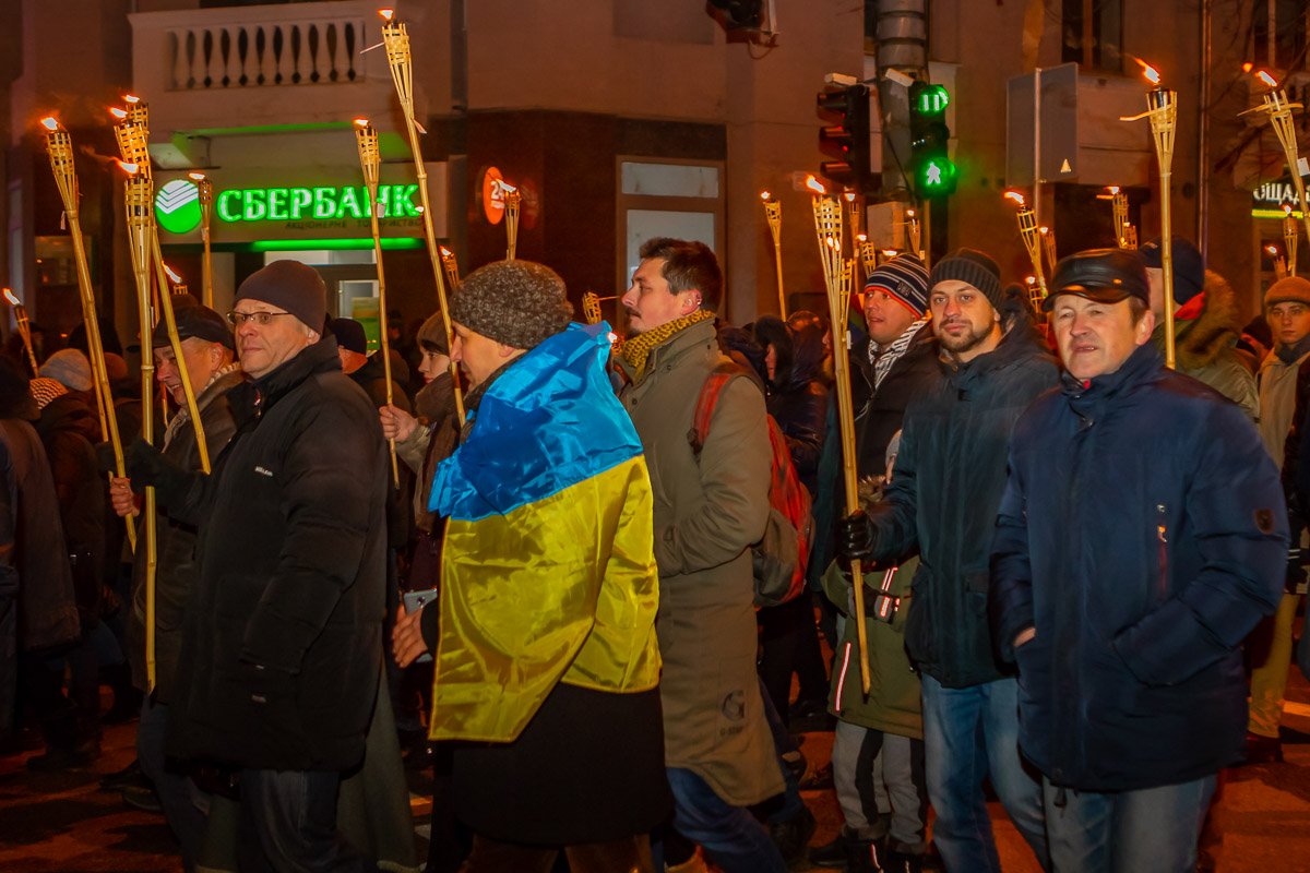 Участники прошли по улицам Староказацкой, Фабра, проспекту Яворницкого, Воскресенской Участники прошли по улицам Староказацкой, Фабра, проспекту Яворницкого, Воскресенской