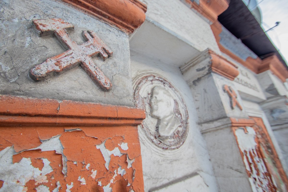 Тут располагались училища