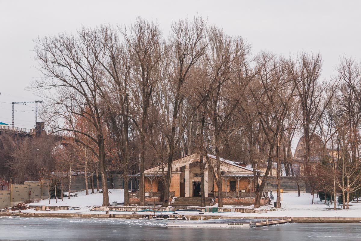 Прости, позабудь и не обессудь. А письма сожги, как мост