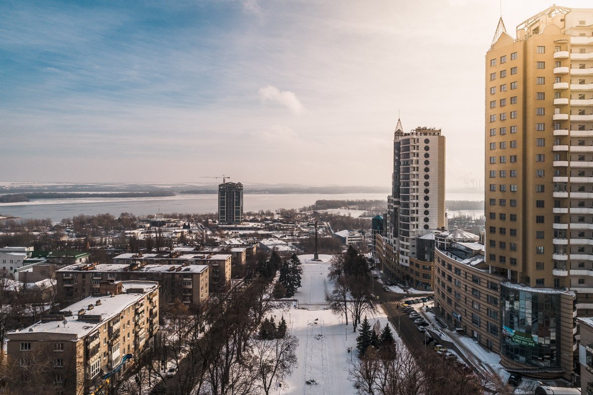 Я сижу в темноте. И она не хуже в комнате, чем темнота снаружи.