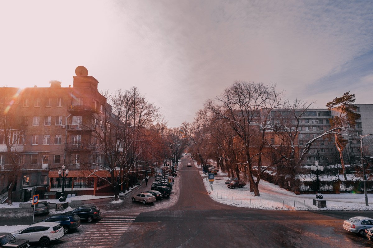 Стану спать не раздевшись или читать с любого места чужую книгу