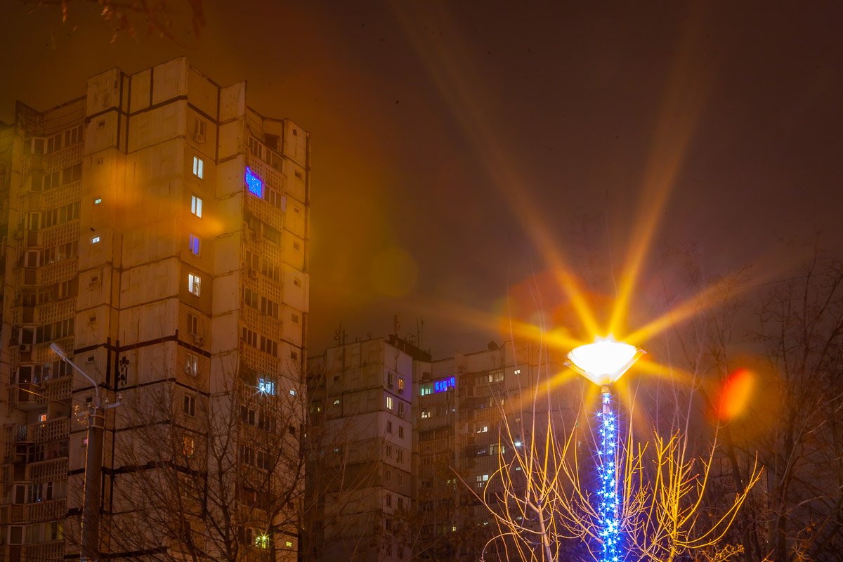 Окна светят не хуже фонарей Окна светят не хуже фонарей