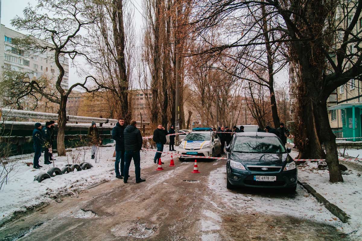 Территорию оградили