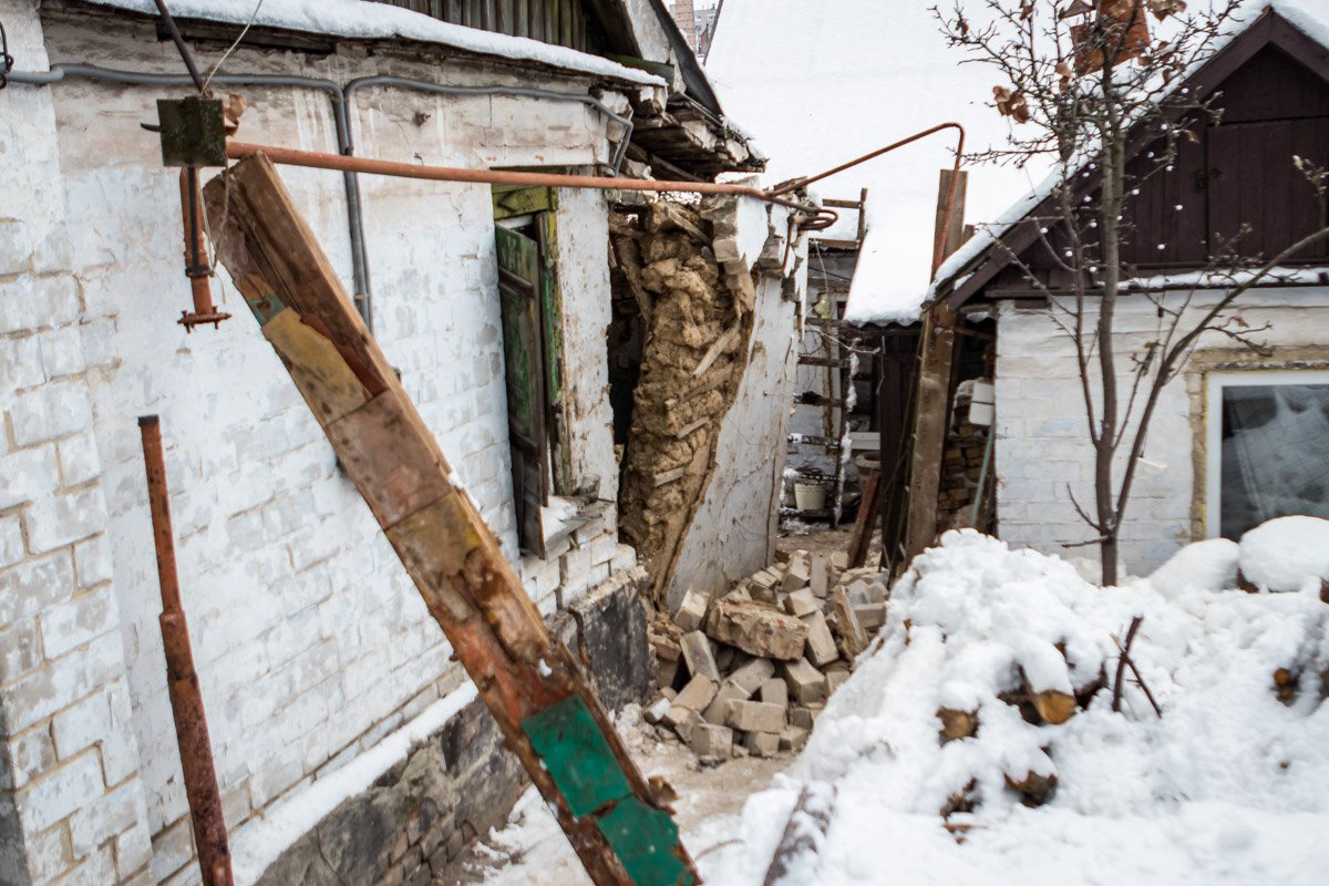 На улице Канатной обрушился частный дом №112 На улице Канатной обрушился частный дом №112