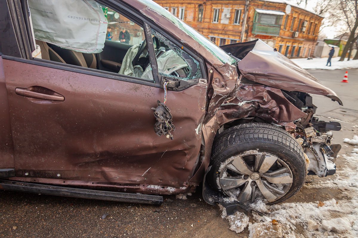 В аварии пострадали дети, находившиеся в салоне Peugeot  В аварии пострадали дети, находившиеся в салоне Peugeot