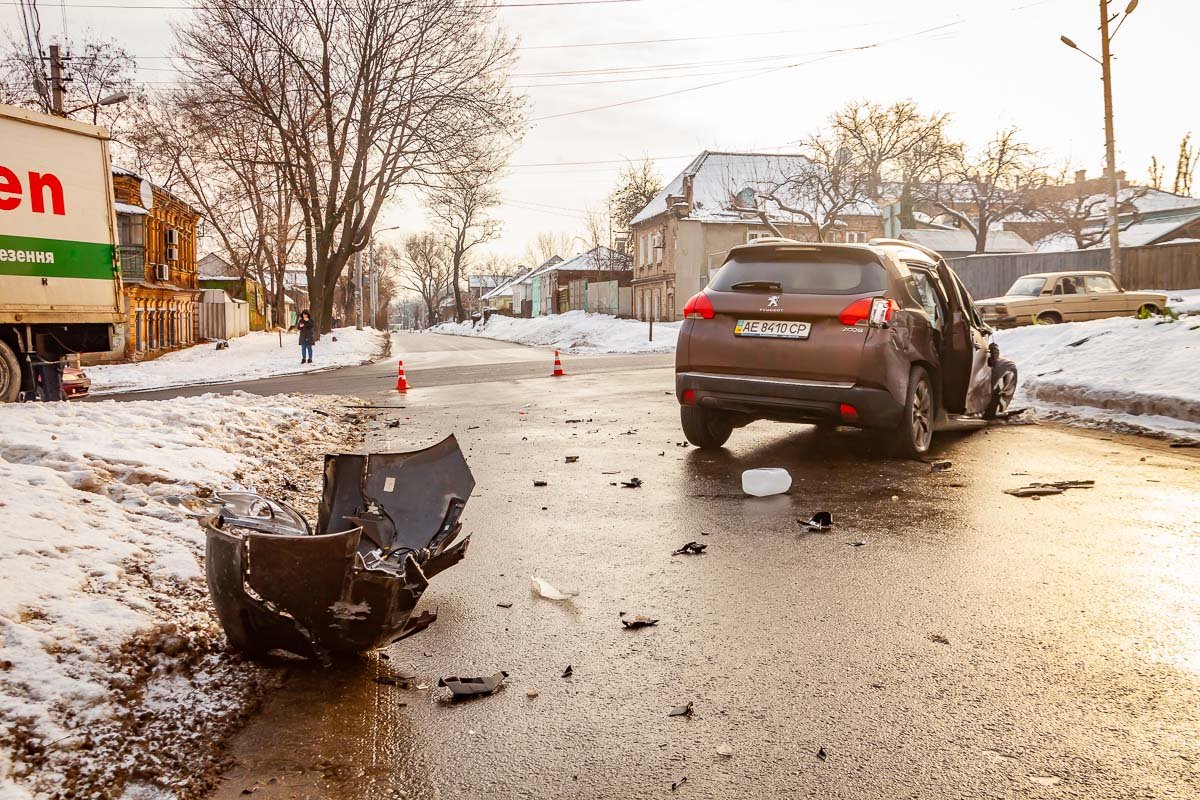 Мужчина, находившийся за рулем Mercedes не пострадал Мужчина, находившийся за рулем Mercedes не пострадал