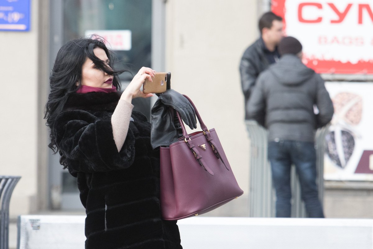 Твои эмоции когда подобрала фон и ракурс, а ветер помешал идеальному селфи Твои эмоции когда подобрала фон и ракурс, а ветер помешал идеальному селфи