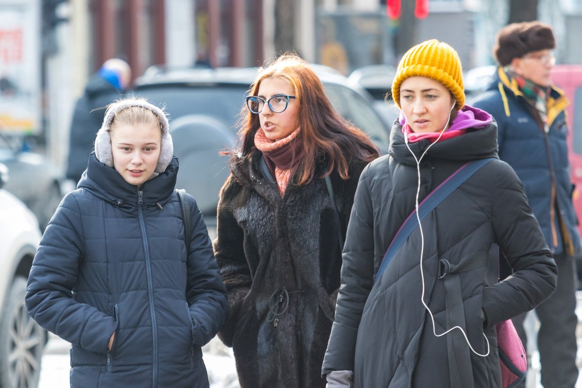 - Информатор, ты почему без шапки? - Информатор, ты почему без шапки?