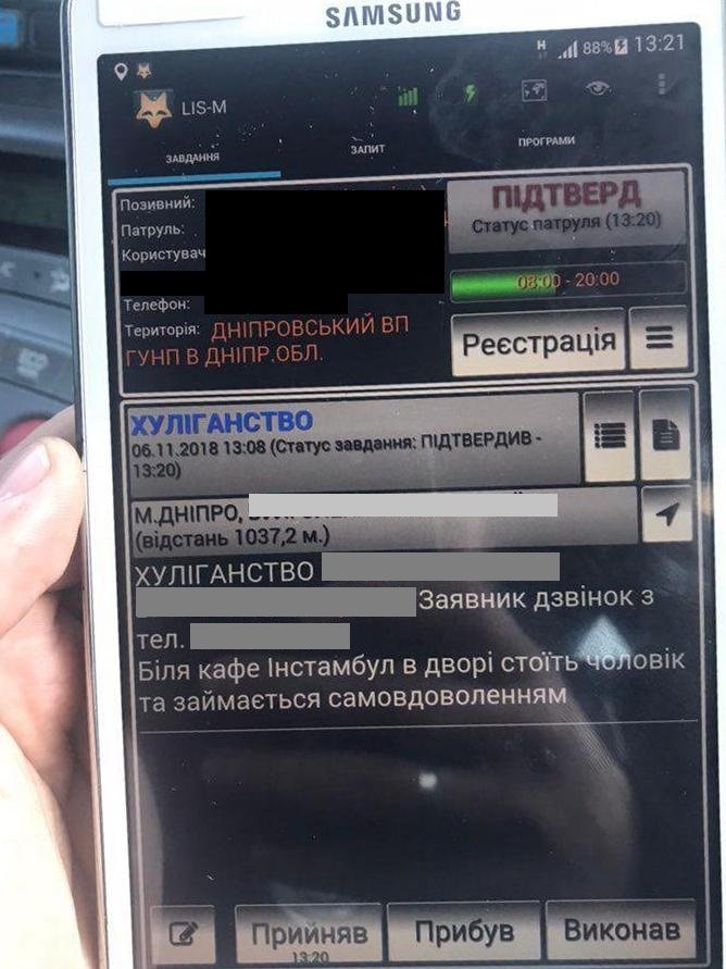 А может у мужчины просто настроение хорошее было.... А может у мужчины просто настроение хорошее было....