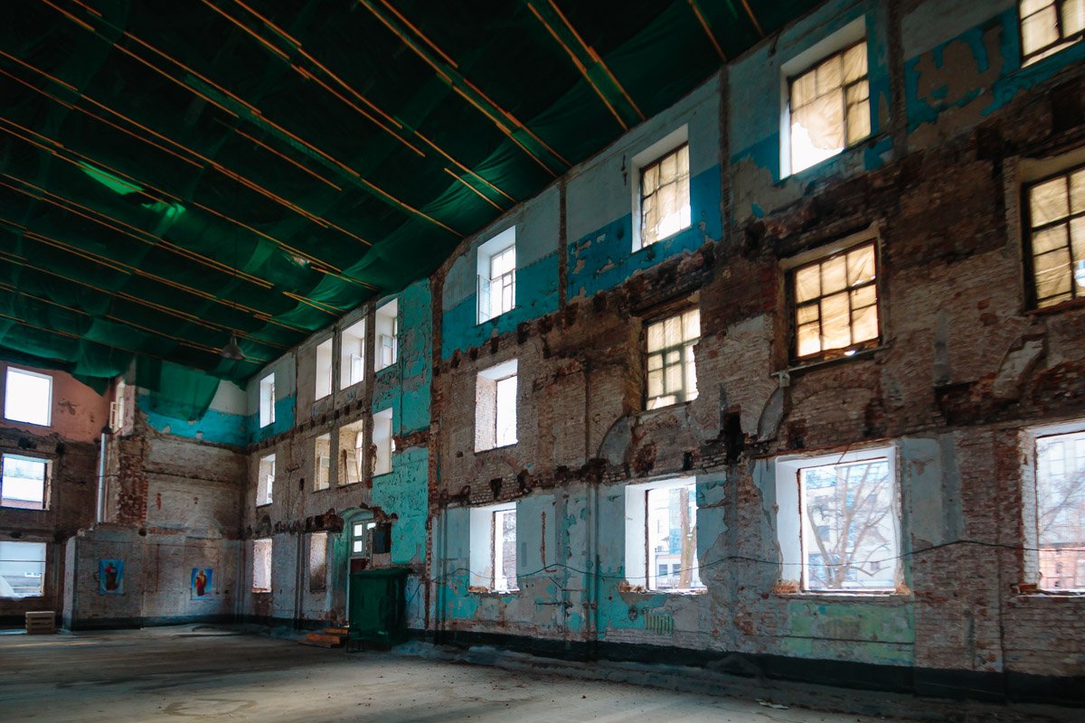 К удивлению, никакого прогресса в строительных работах здесь не наблюдается