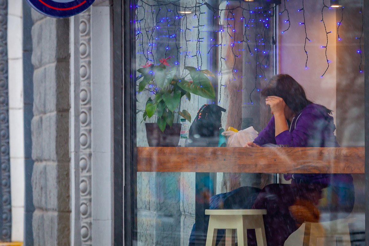 Грейтесь в объятьях любимых, а не за чашкой кофе