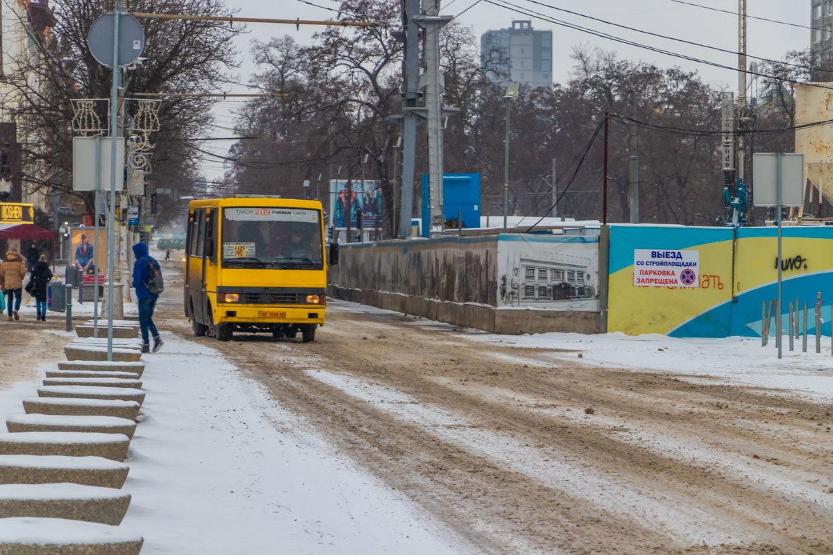 Снег замел Днепр