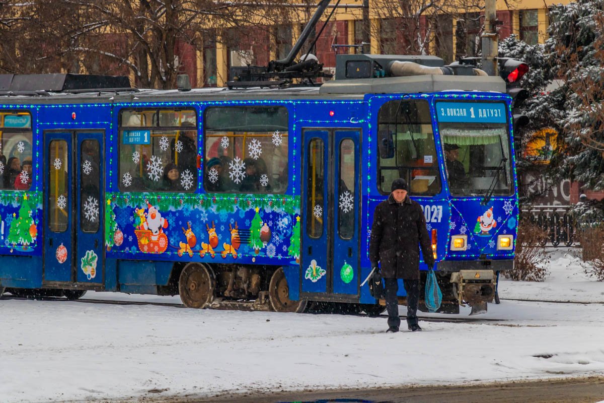 Трамваям тоже скользко