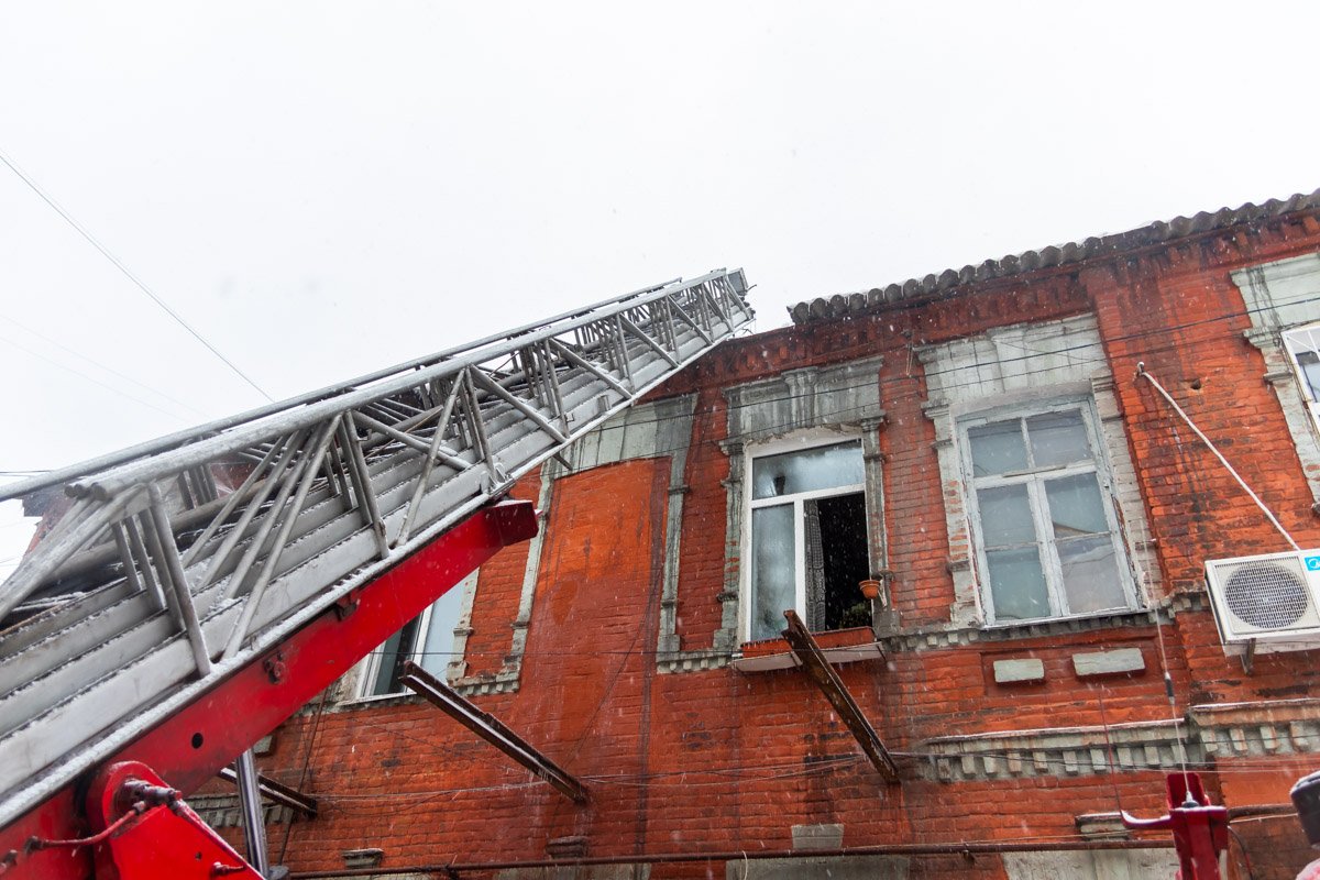 Пожар начался около 11:04