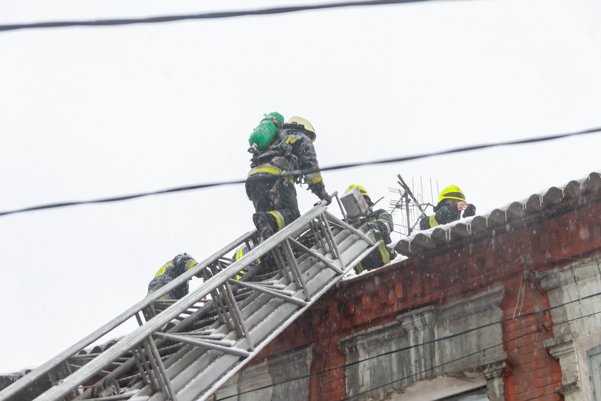 На месте работают несколько частей ГСЧС