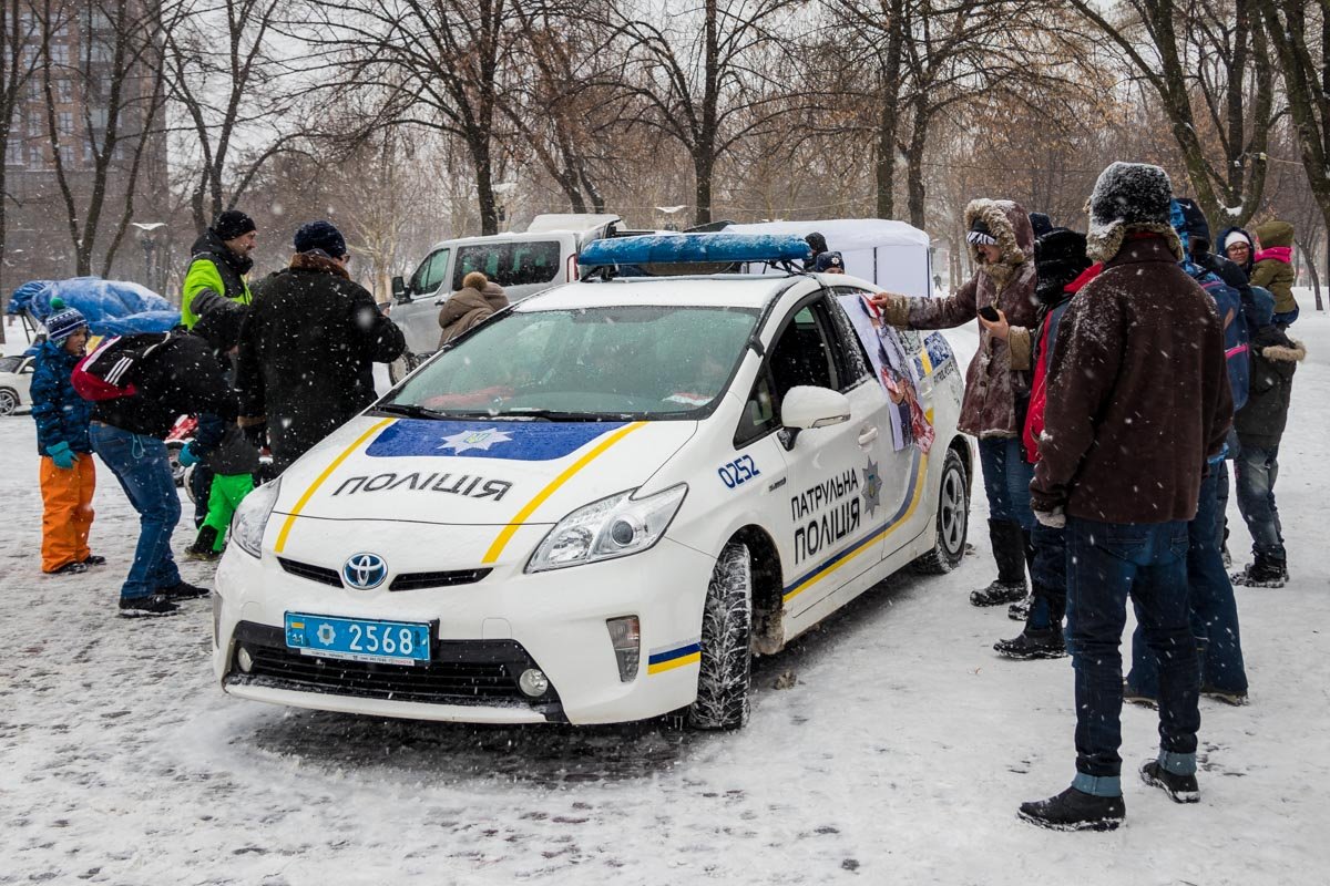 Потрогать полицейский автомобиль - done Потрогать полицейский автомобиль - done