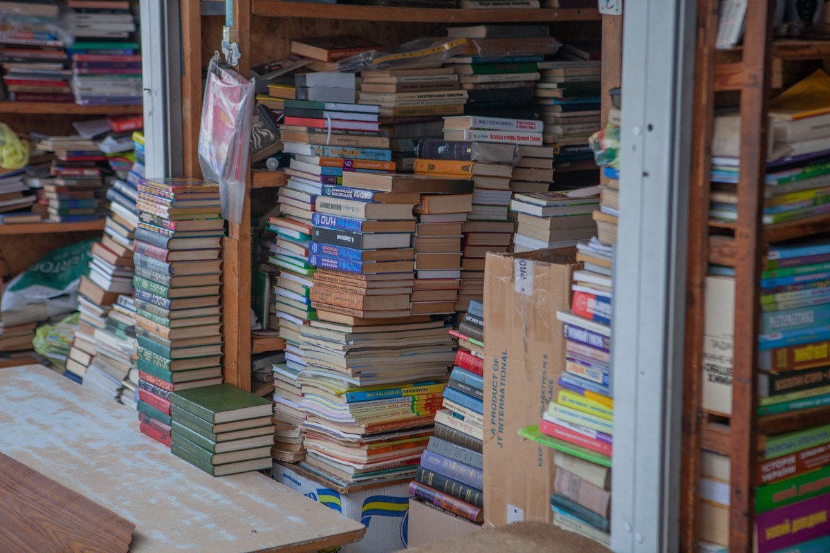 Бумажные книги приятнее держать в руках Бумажные книги приятнее держать в руках