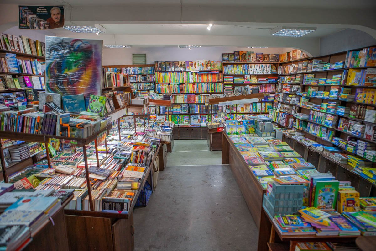 В подвальчике "У дяди Вани" можно найти книги на любой вкус В подвальчике "У дяди Вани" можно найти книги на любой вкус