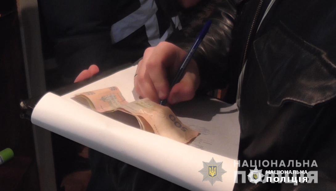 Во время обыска изымали деньги от клиентов