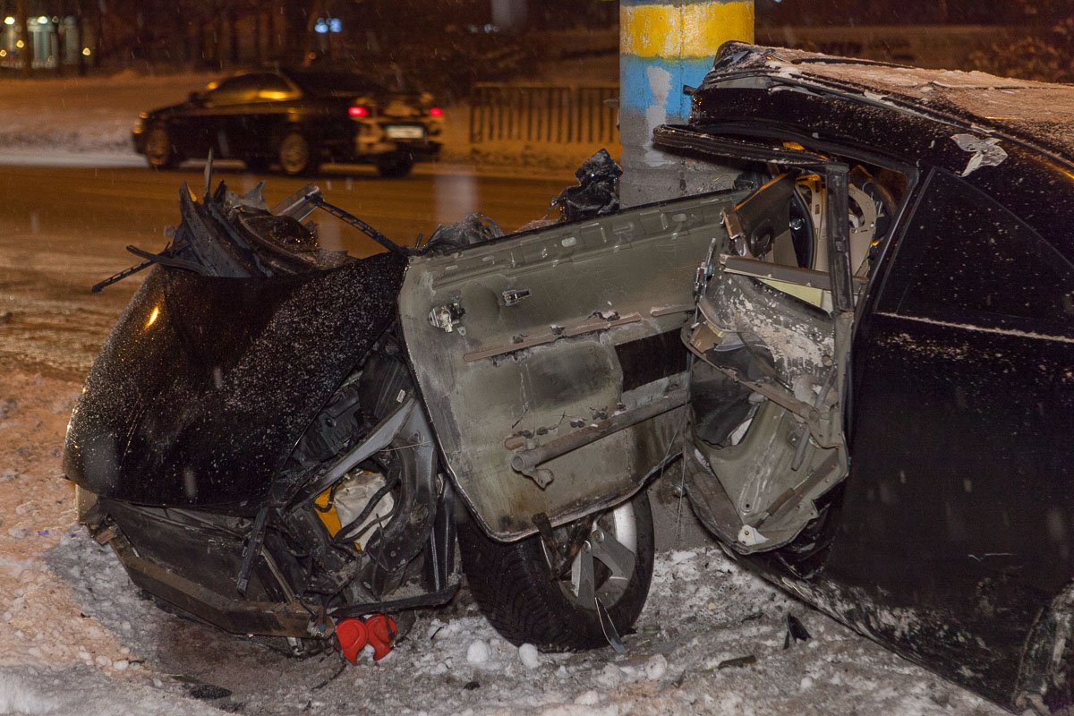 Авто превратилось в груду металла Авто превратилось в груду металла