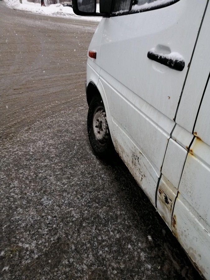 В салоне маршрутки были пассажиры, однако обошлось без жертв В салоне маршрутки были пассажиры, однако обошлось без жертв