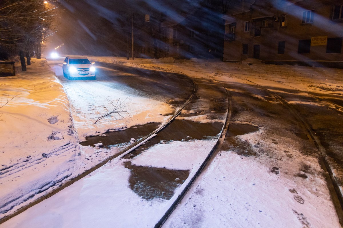 Она появилась на трамвайных путях Она появилась на трамвайных путях