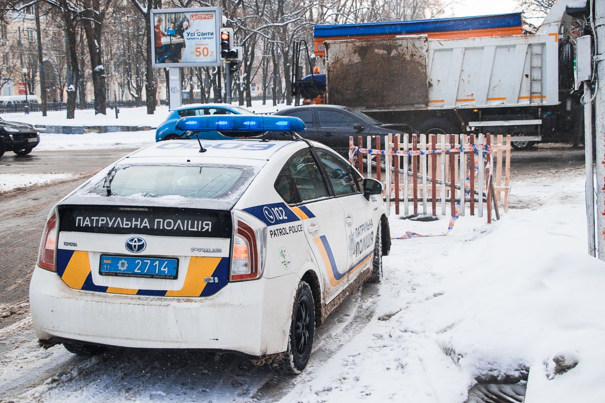 На месте работают сотрудники патрульной полиции На месте работают сотрудники патрульной полиции