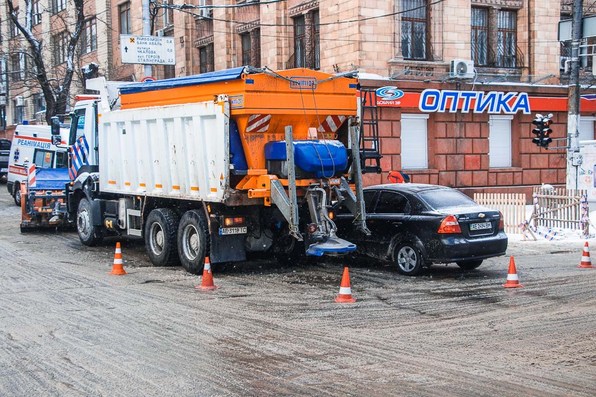 Место аварии оградили конусами Место аварии оградили конусами